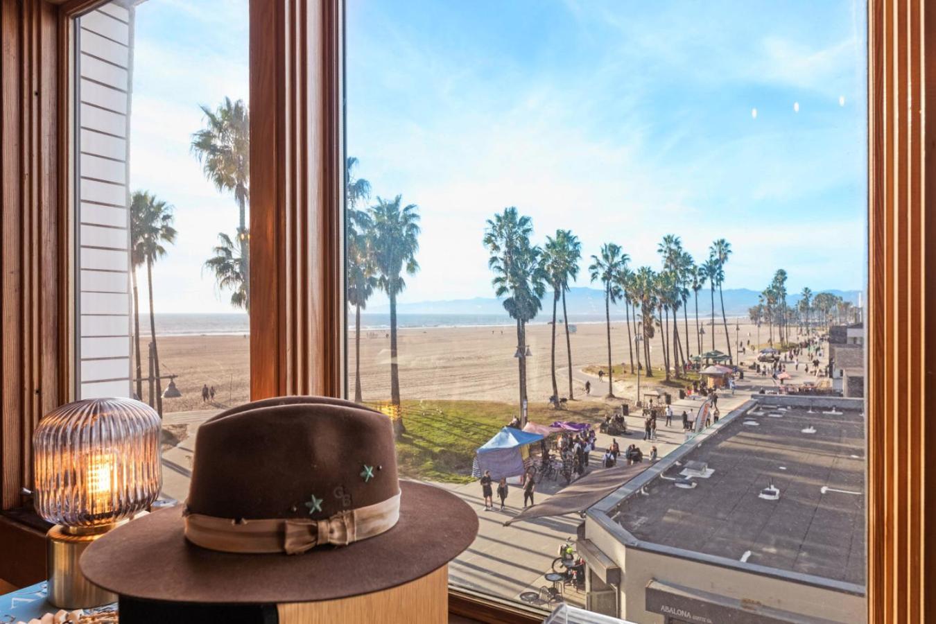 Venice Beachfront Artist Loft Holiday home